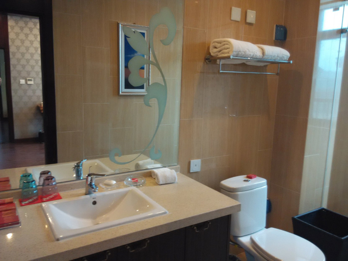 Bathroom 5, Kinghand Court Holiday Inn, Baoding