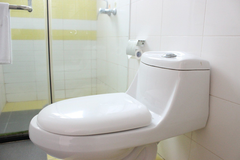 Bathroom, Jtour-INN(Zhanjiang South Railway Station Store), Zhanjiang