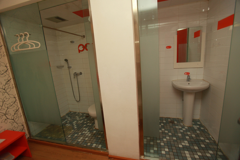 Bathroom 2, Pod Inn (Chengdu Niushikou Subway Station), Chengdu