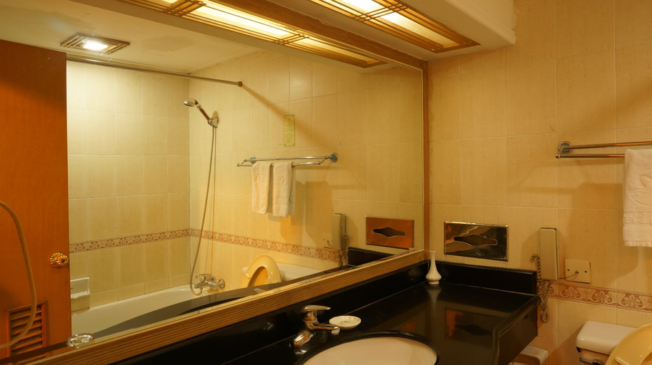 Bathroom, Lijiang Hotel, Dongguan