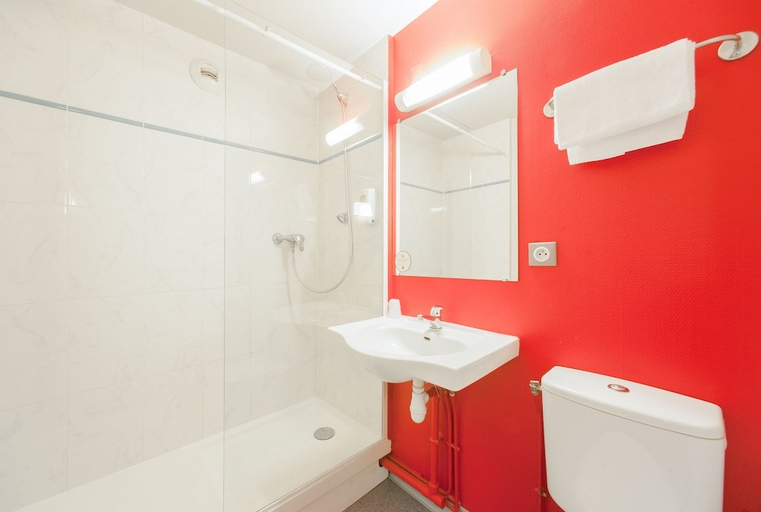 Bathroom 4, B&B HOTEL LOUVECIENNES, Yvelines
