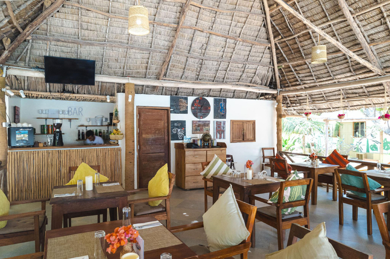 Food & Drinks 5, Cinnamon Hotel, Kusini
