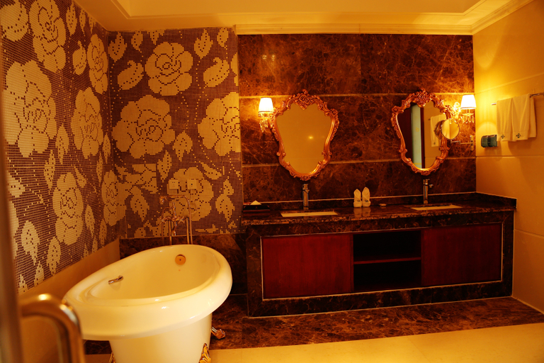 Bathroom 3, Donghe Hotel, Chuxiong Yi