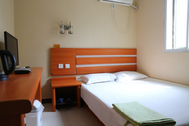 Bedroom 3, Jinsanyi Hotel, Jinan