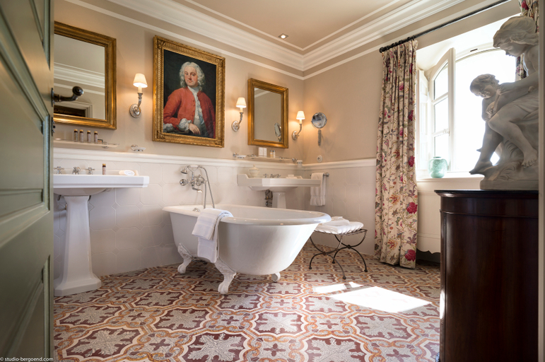 Bathroom 3, Airelles, La Bastide de Gordes, Vaucluse