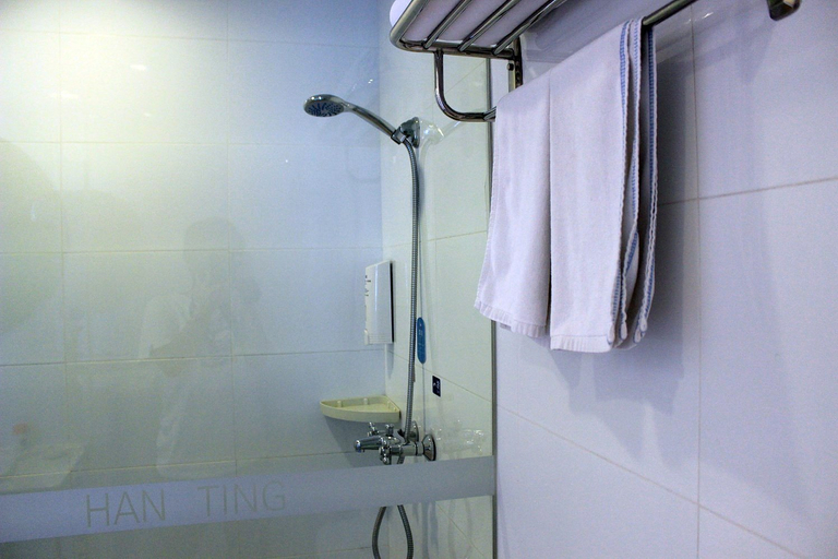 Bathroom 3, HanTing Hotel (Zhenjiang Yatai Plaza), Zhenjiang