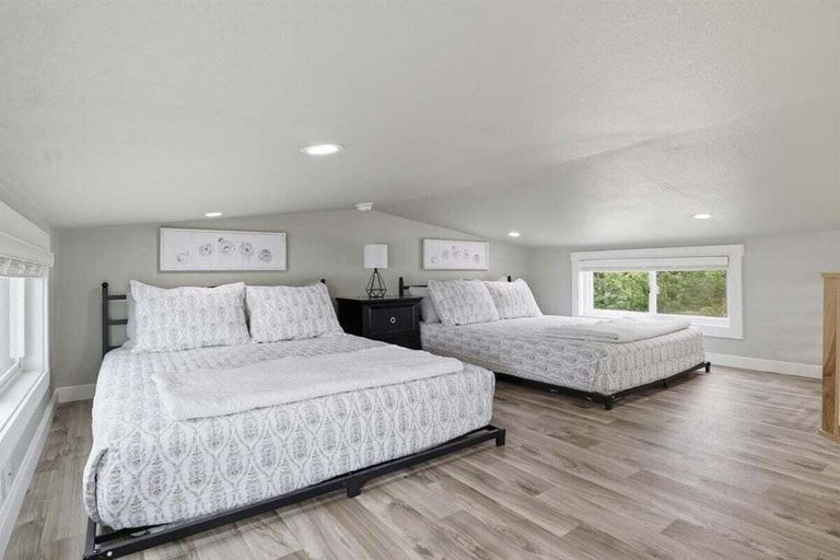 Room 3, Lookout Tiny Home Near Marina, Dock Access & Dining, Morgan