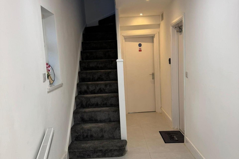 Interior 2, Near Heathrow - Studio - Wifi - Parking - Sleeps 3, London