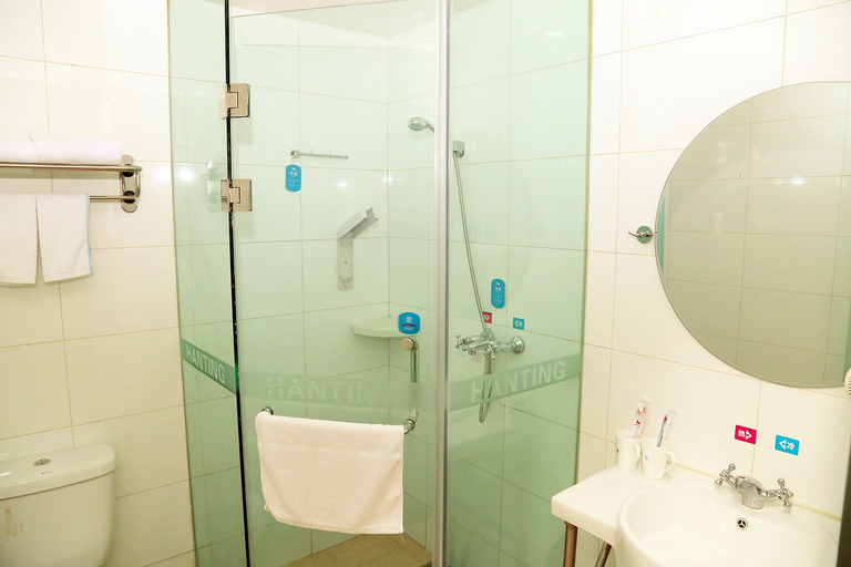Bathroom 3, Hanting Urumqi Railway Bureau Hotel, Ürümqi