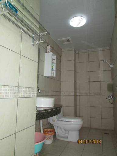 Bathroom, Loushanglou Seascape Motel, Sanya