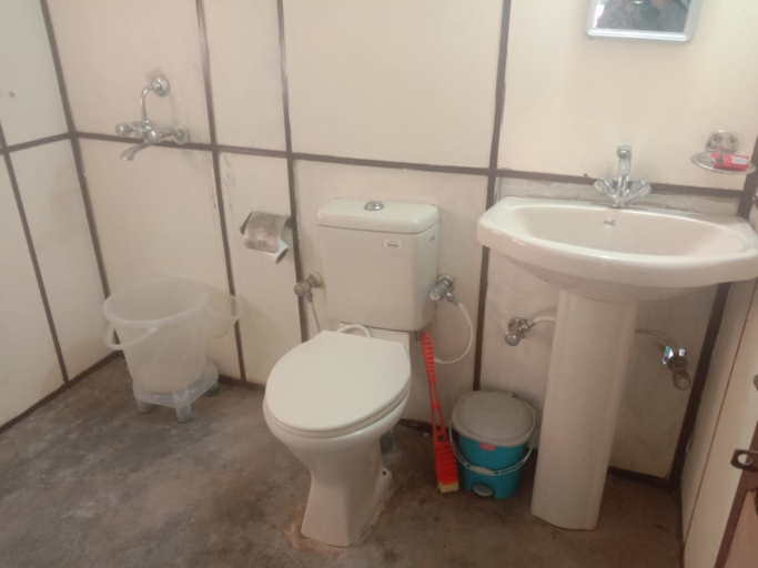 Bathroom 4, Vedant by the River - Chopta Gateway - By Himalayan Eco Lodges, Rudraprayag