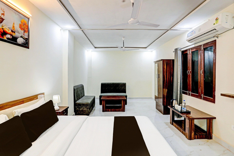 Room 3, Deluxe Lucknow Inn, Lucknow
