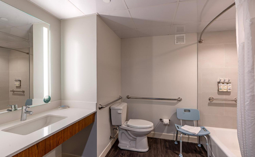 Bathroom 3, Beacon Hotel & Corporate Quarters, Washington D.C.