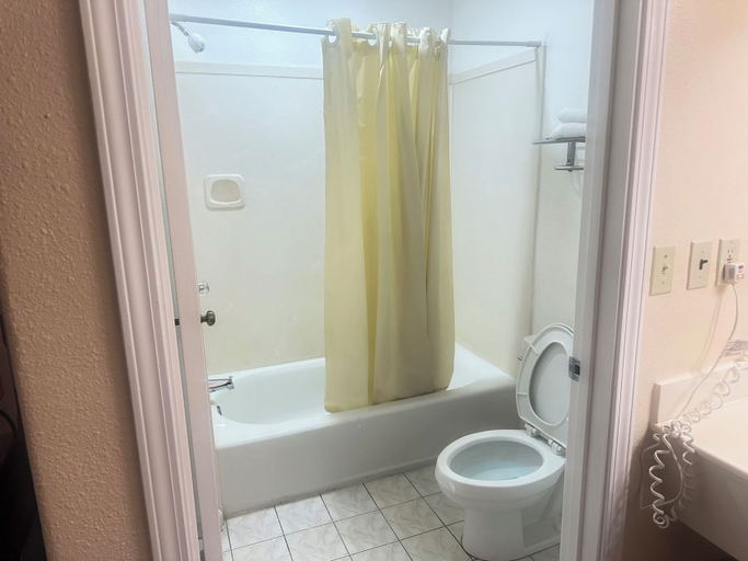 Bathroom 3, ROYAL INN, Santa Cruz
