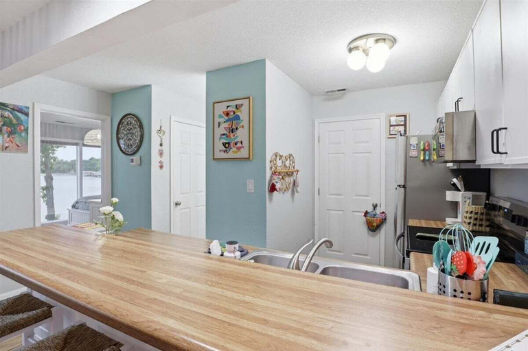 Private kitchen 2, Bright Lakefront Condo With Cozy Patio, Big Views, Pools & Indian Pointe Fun, Camden
