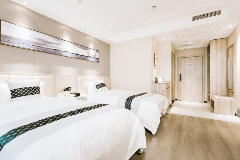Bedroom 2, Qingmu Select Hotel （Zhenjiang Dantu South Station Baolong Plaza Store), Zhenjiang