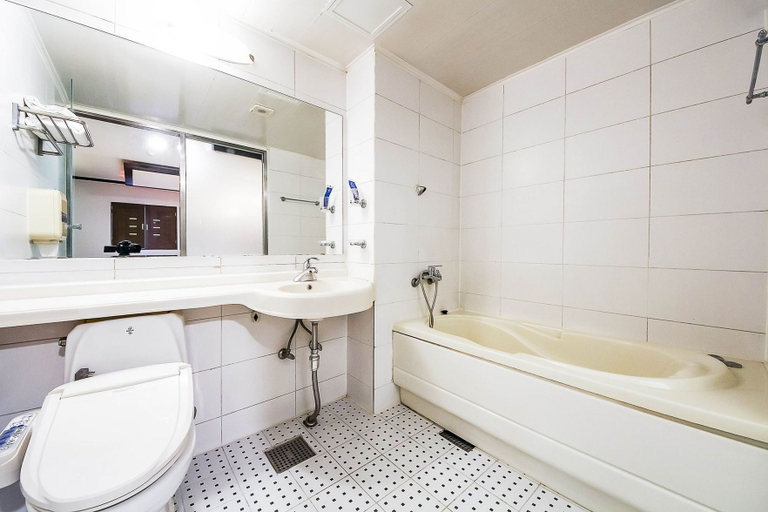 Bathroom 5, Suwon Station Hotel MOM, Suwon