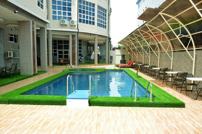 Sport & Beauty 4, Vacation Villa Hotel and Suites, Oshimili South
