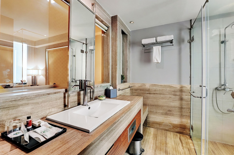 Bathroom 3, Quality Inn Gurgaon, Gurgaon