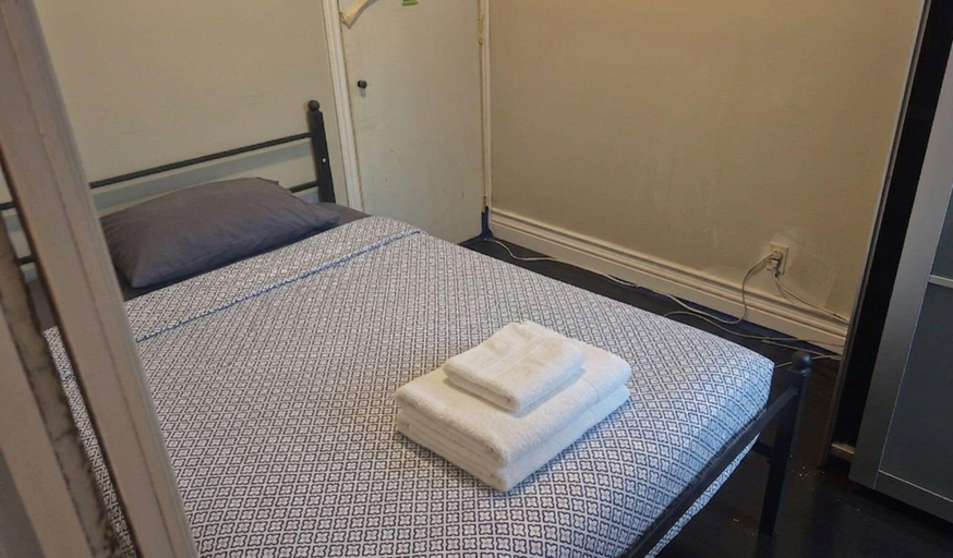 Room 2, Birdo Tenso, Toronto