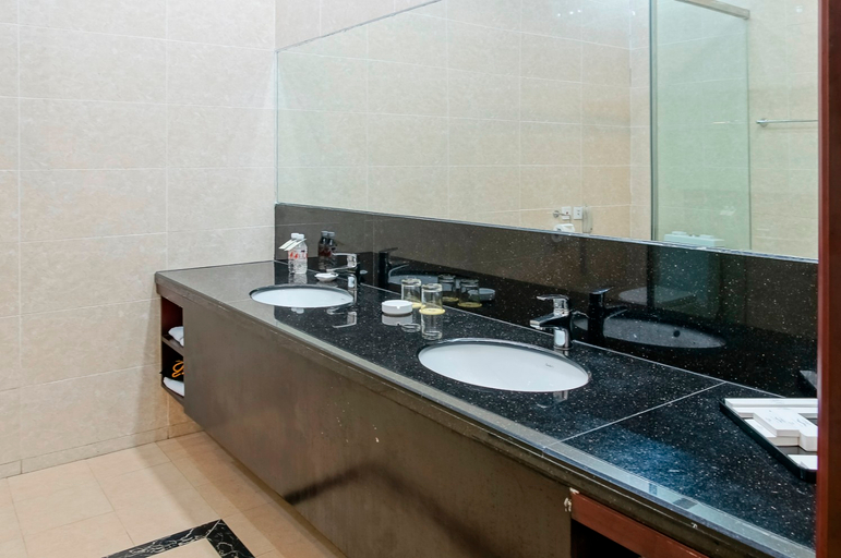 Bathroom, Beihai Silver Beach 1 International Conference Center Hotel, Beihai