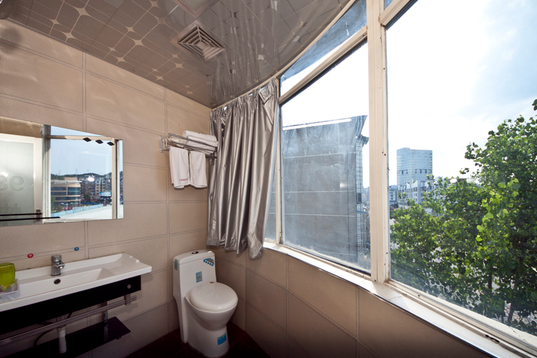 Bathroom 4, 98 Express Hotel, Nanping