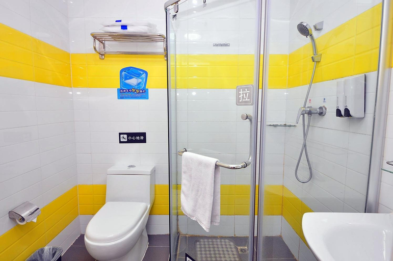 Bathroom 2, 7 Days Premium Hotel (Jiangmen Wuyi University Port Road), Jiangmen