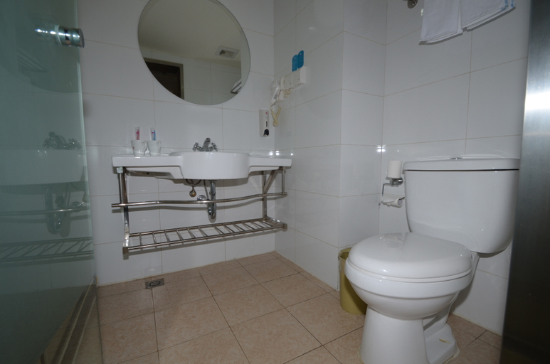 Bathroom 2, Hanting Hotel Baoding Sanfeng Road Farm, Baoding