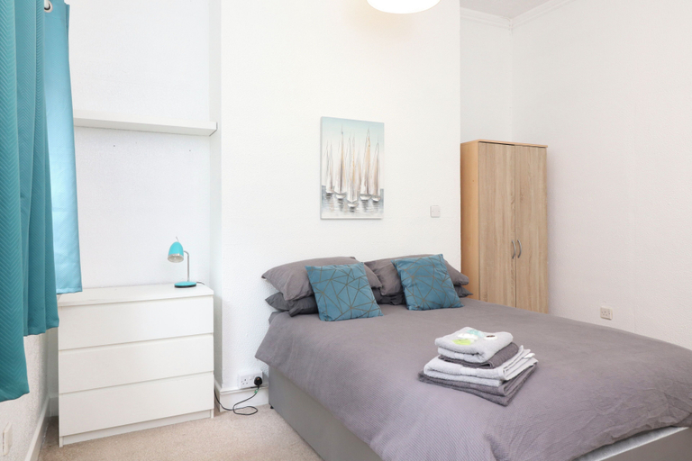 Bedroom 2, Pebbles Guest house, Southampton