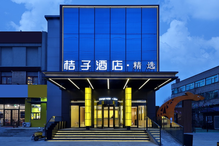 Exterior & Views