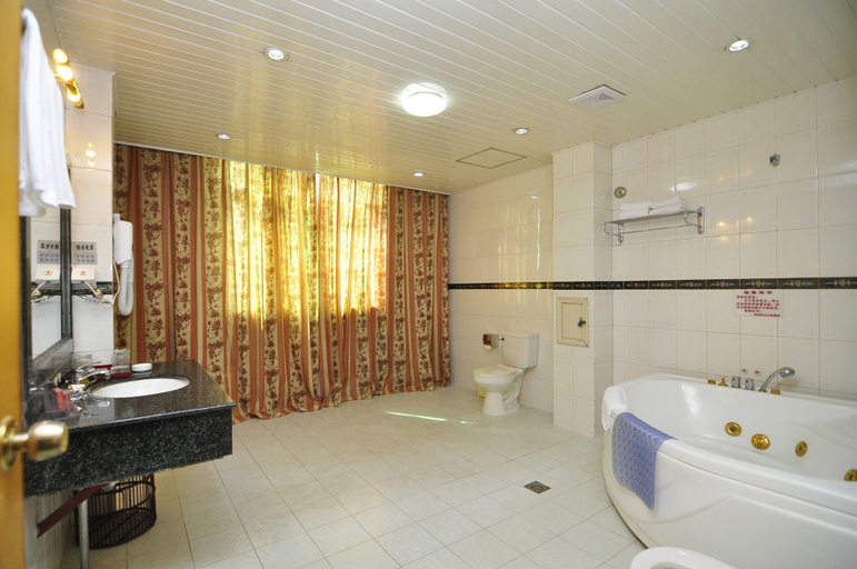Bathroom 2, Kunming Trade Union Hotel, Kunming
