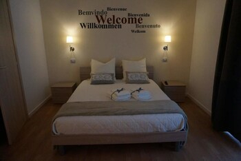 Others 4, B&B ヌメロ 5, Napoli