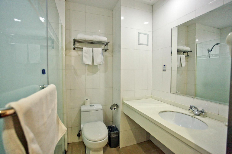 Bathroom 4, Ji Hotel Dalian Xinghai Park, Dalian