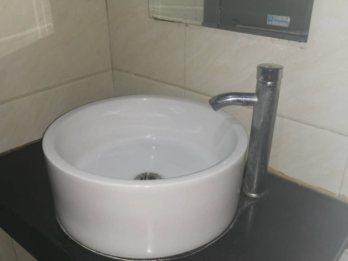 Bathroom, Changxin Theme Hotel, Shenzhen