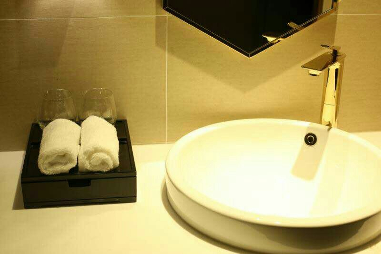 Bathroom 3, Yitel Premium Kunming Nanping Pedestrian Street Jinma Biji Archway, Kunming