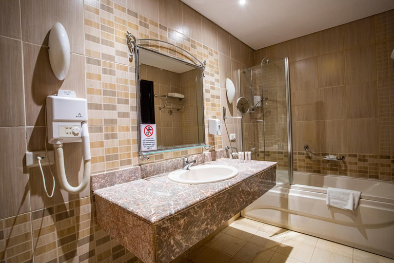 Bathroom 4, Amc Royal Hotel And Spa, Al-Ghurdaqah