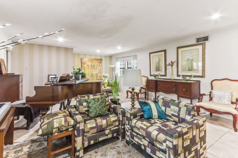 Living area 5, Buck Street, Houston