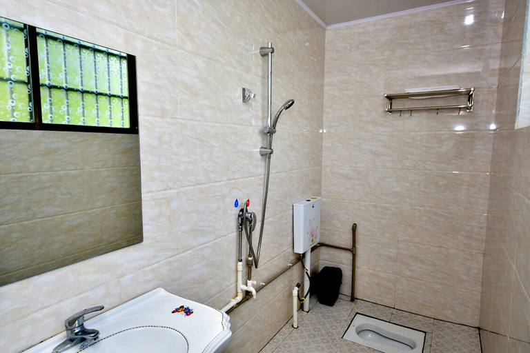 Bathroom 2, Huangyao Xinyi Inn, Hezhou