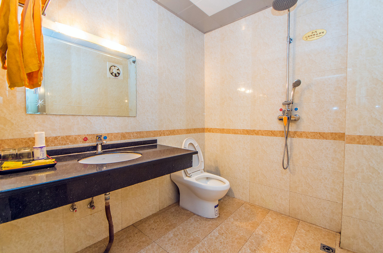 Bathroom 2, Emeishan Jixiang Hotel, Leshan