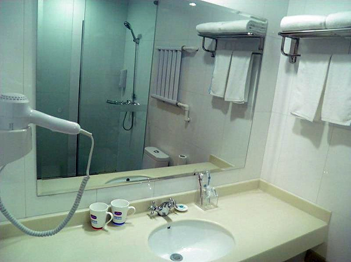 Bathroom 4, Hanting Hotel Weifang Kite Square Taihua City, Weifang