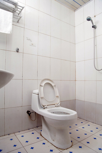 Bathroom 3, Lelonghe Hostel, Beijing