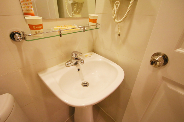 Bathroom 2, YJ Hotel (Shanghai Shuichan West Road), Shanghai