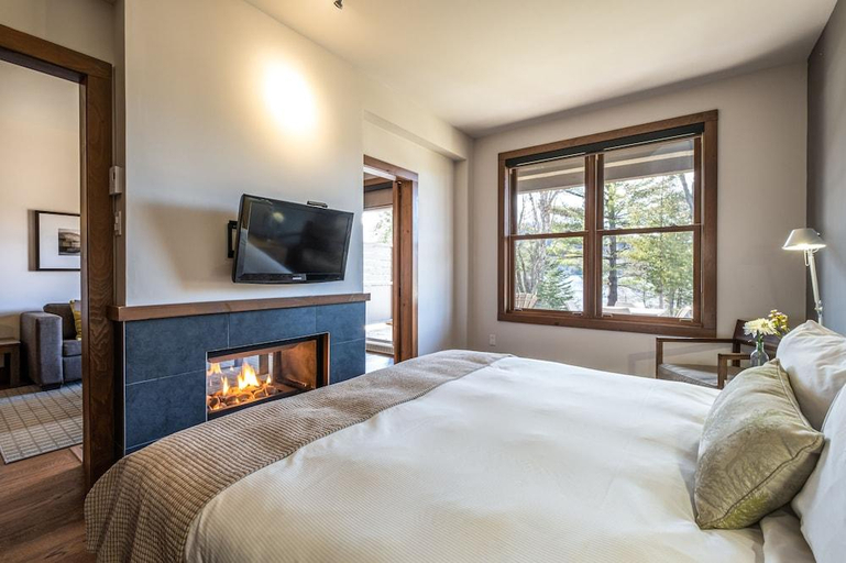Bedroom 2, Suites-Sur-Lac, Les Laurentides
