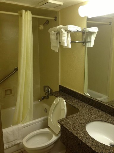 Bathroom, Econo Lodge Atlanta College Park, Fulton