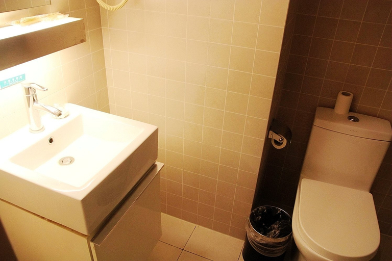 Bathroom 4, Jinjiang Inn Qingdao Zhan Bridge Henan Road, Qingdao