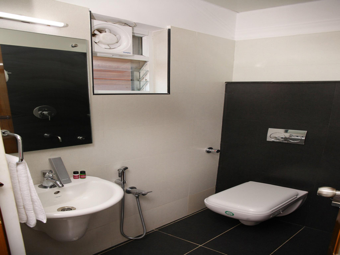 Bathroom 3, Nexstay Tower, Kozhikode