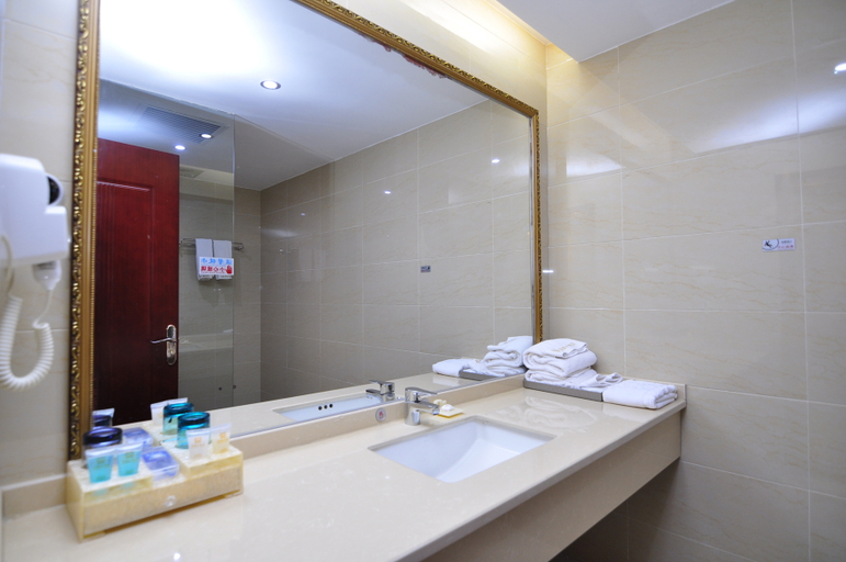 Bathroom 2, Dynasty Hotel, Honghe Hani and Yi