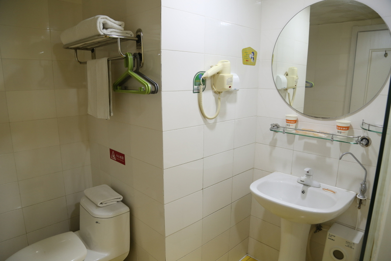 Bathroom 3, Home Inn Neo Jinan Daming Lake Railway Station Chaoran Tower, Jinan