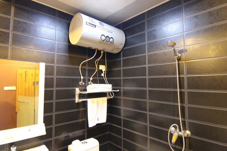 Bathroom 2, Xingcheng Express Hotel, Yichun