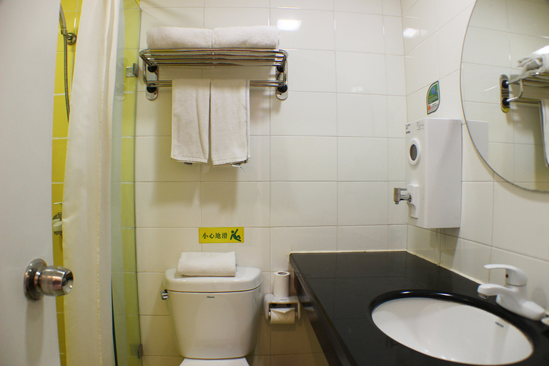 Bathroom 3, Homeinn Selected Hotel (Lovers Road Seaside Swimming Pool Store), Zhuhai